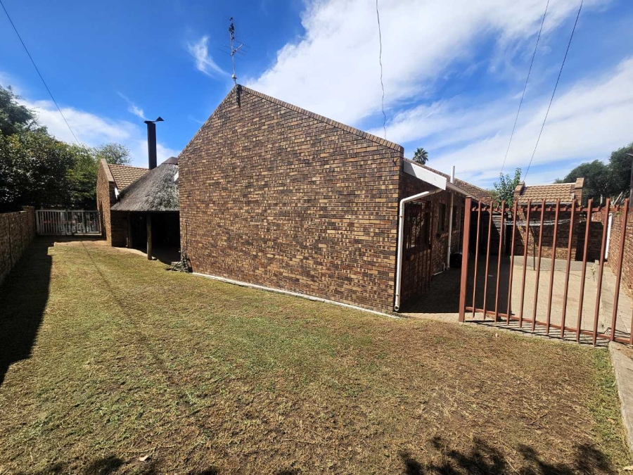 3 Bedroom Property for Sale in Pentagon Park Free State